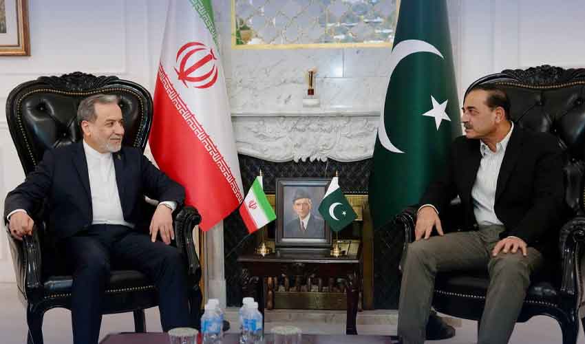 ایرانی وزیرخارجہ عباس عراقچی کی فیلڈ مارشل سید عاصم منیر سے پہلی  باضابطہ ملاقات