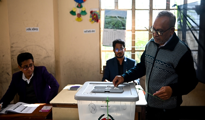 بنگلا دیش کے عام انتخابات کے لیے ووٹنگ کا عمل جاری
