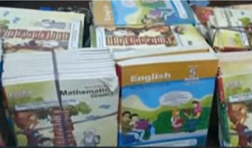 نصابی کتب اور یونیفارم کی مخصوص دکانوں سے خریداری پر پابندی عائد