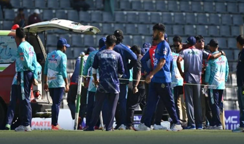 بنگلادیش پریمیئر لیگ کی ٹیم ڈھاکا کیپیٹلز کے کوچ ٹریننگ کے دوران انتقال کرگئے
