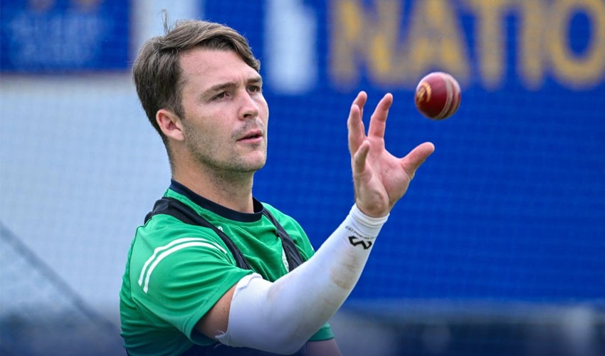 کرٹس کیمفر کا ٹی20 کرکٹ میں نیا ریکارڈ، 5 گیندوں پر 5 وکٹیں