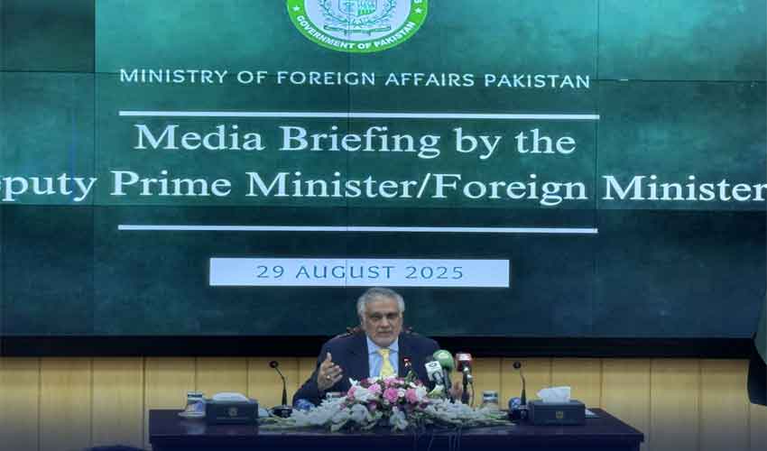 پاکستان اور بنگلہ دیش کے درمیان تجارت کو دگنا تگنا کرنے کا ہدف ہے: اسحاق ڈار