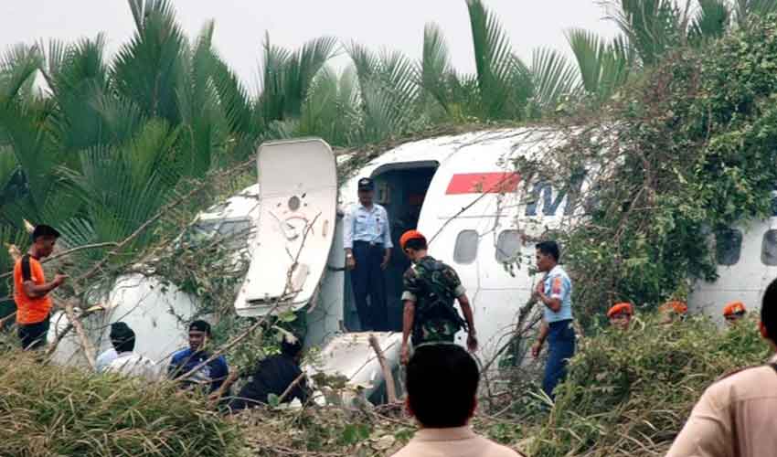 لینڈنگ کے دوران طیارے پر فائرنگ سے 2 پائلٹ جاں بحق