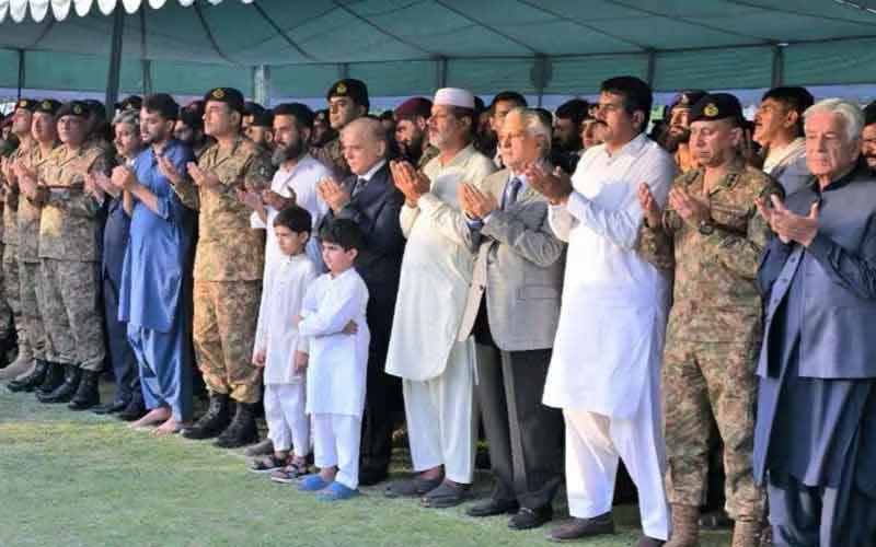 مظفرآباد ہیلی کاپٹر حادثے کے شہدا کی نماز جنازہ چکلالہ گیریژن راولپنڈی میں ادا کردی گئی