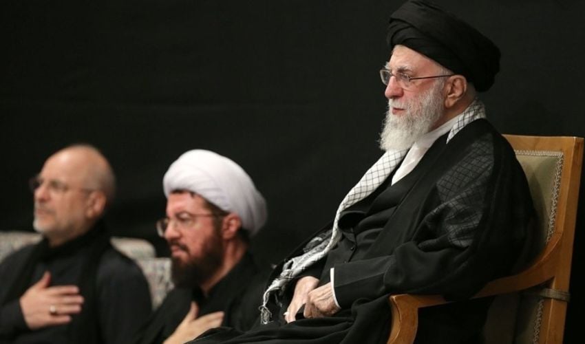 ایران کے سپریم لیڈر آیت اللّٰہ خامنہ ای منظر عام پر آگئے