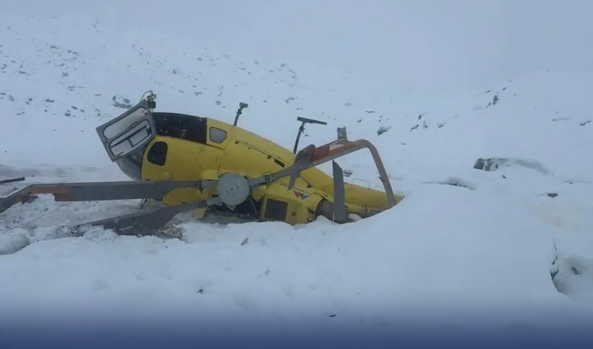 نیپال میں ریسکیو ہیلی کاپٹر گرکر تباہ، پائلٹ معجزانہ طور پر محفوظ رہا