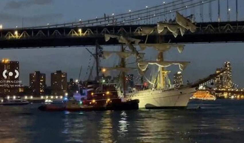 میکسیکن نیوی کا جہاز بروکلین پُل سے ٹکرا گیا،2 افراد ہلاک، متعدد زخمی