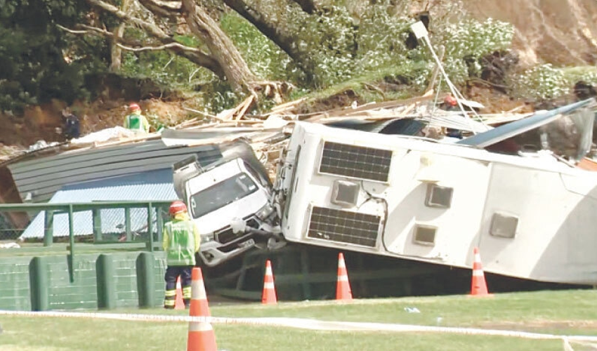 نیوزی لینڈ میں سیاحتی مقام پر لینڈ سلائیڈنگ، 2 افراد ہلاک ،6 لاپتہ