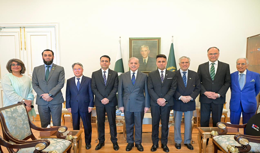 وزیراعظم سے پاکستانی خلا باز خرم داؤد اور محمد ذیشان علی کی ملاقات، کامیابی پرخراجِ تحسین