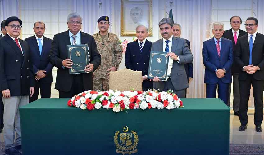 پی آئی اے کی نجکاری کا اہم مرحلہ مکمل، معاہدے پر دستخط ہوگئے