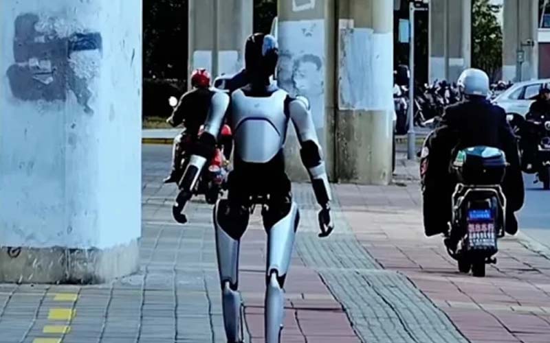 چینی روبوٹ کا 106 کلو میٹر پیدل سفر، نیا عالمی ریکارڈ قائم