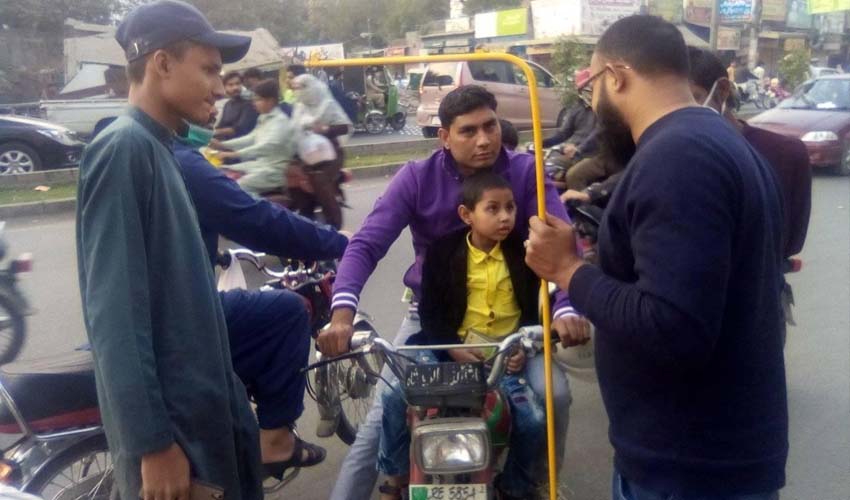 بسنت ، کمشنر لاہور نے بائیکس کیلئے سیفٹی راڈز کی تقسیم کیلئے کیمپس قائم کرنے کی ہدایت جاری کر دی