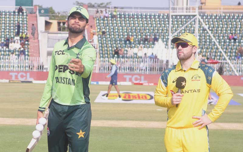 پہلا ون ڈے: پاکستان کا ٹاس جیت کر آسٹریلیا کے خلاف بیٹنگ کا فیصلہ
