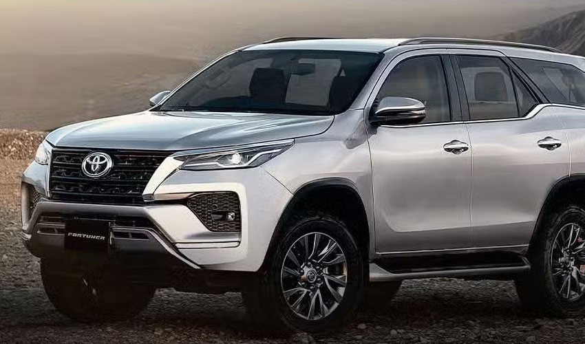 ٹیوٹا نے اپنی مشہور زمانہ گاڑی فورچیونر کی قیمت میں بڑی کمی کا اعلان کر دیا