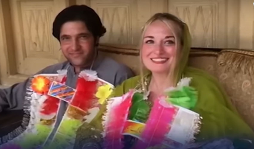 محبت کی خاطر امریکا سے آئی مینڈی نے ساجد زیب سے نکاح کرلیا